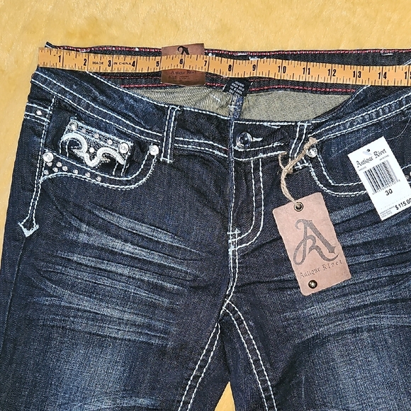 Stylish Jeans for Women - Picture 2 of 8